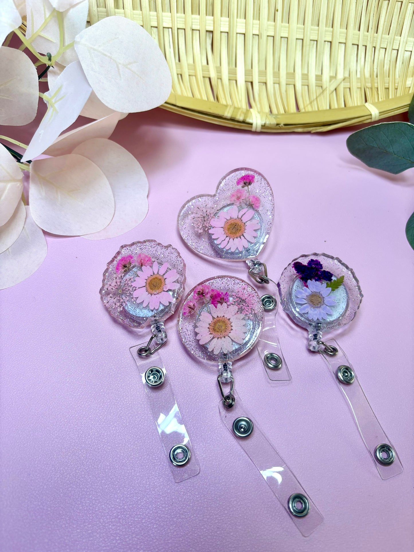 Cute Retractible Badge Reel with dried flowers