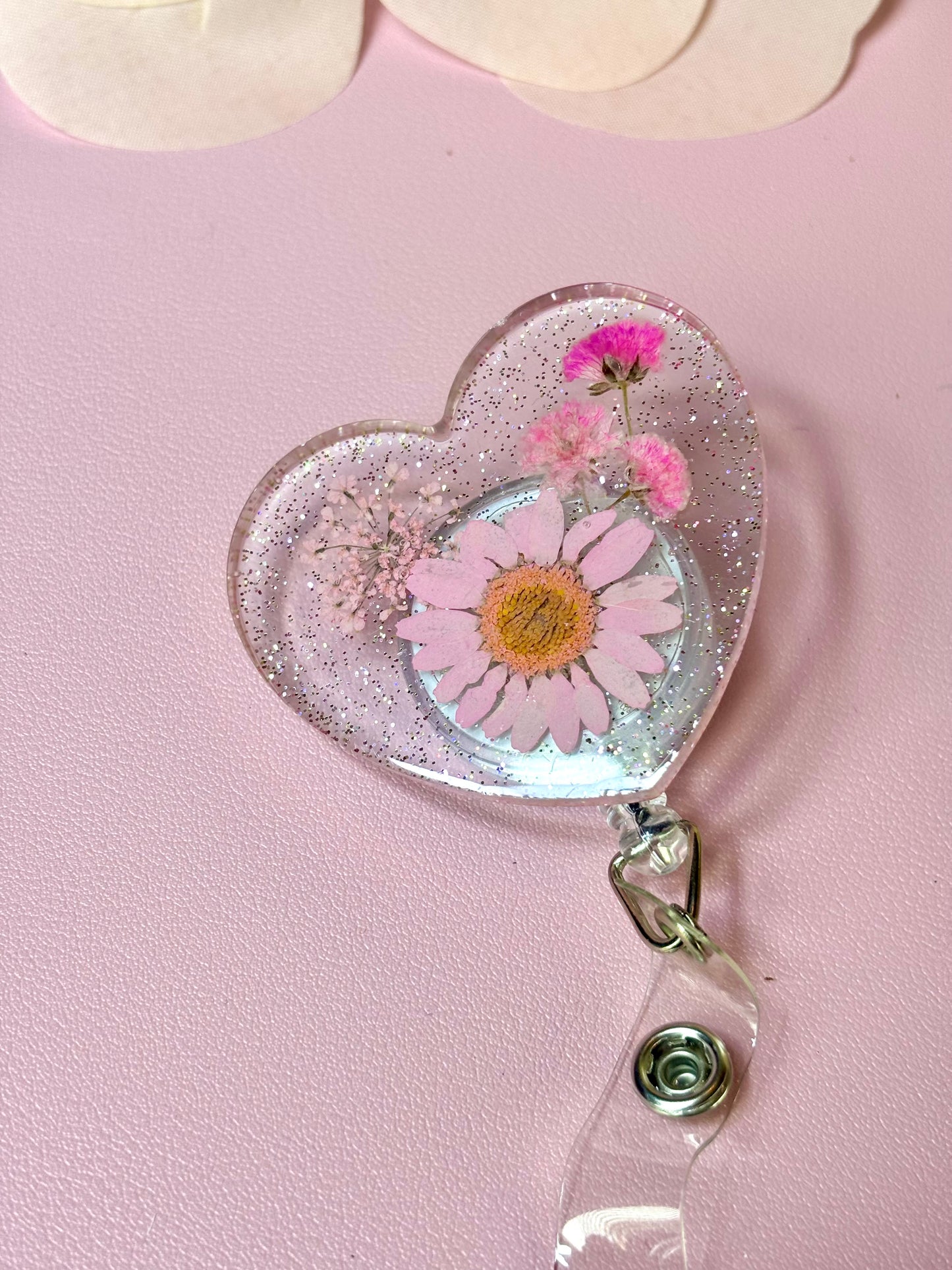 Cute Retractible Badge Reel with dried flowers