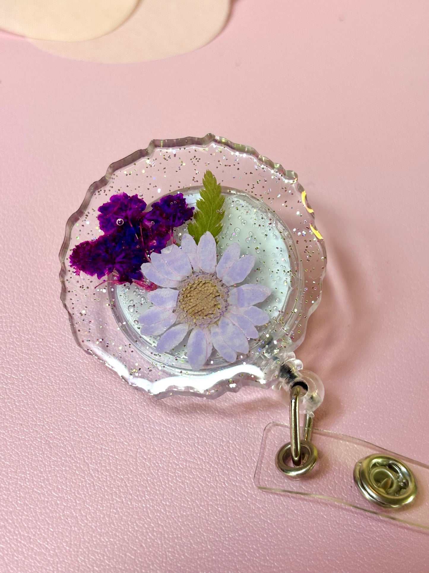 Cute Retractible Badge Reel with dried flowers